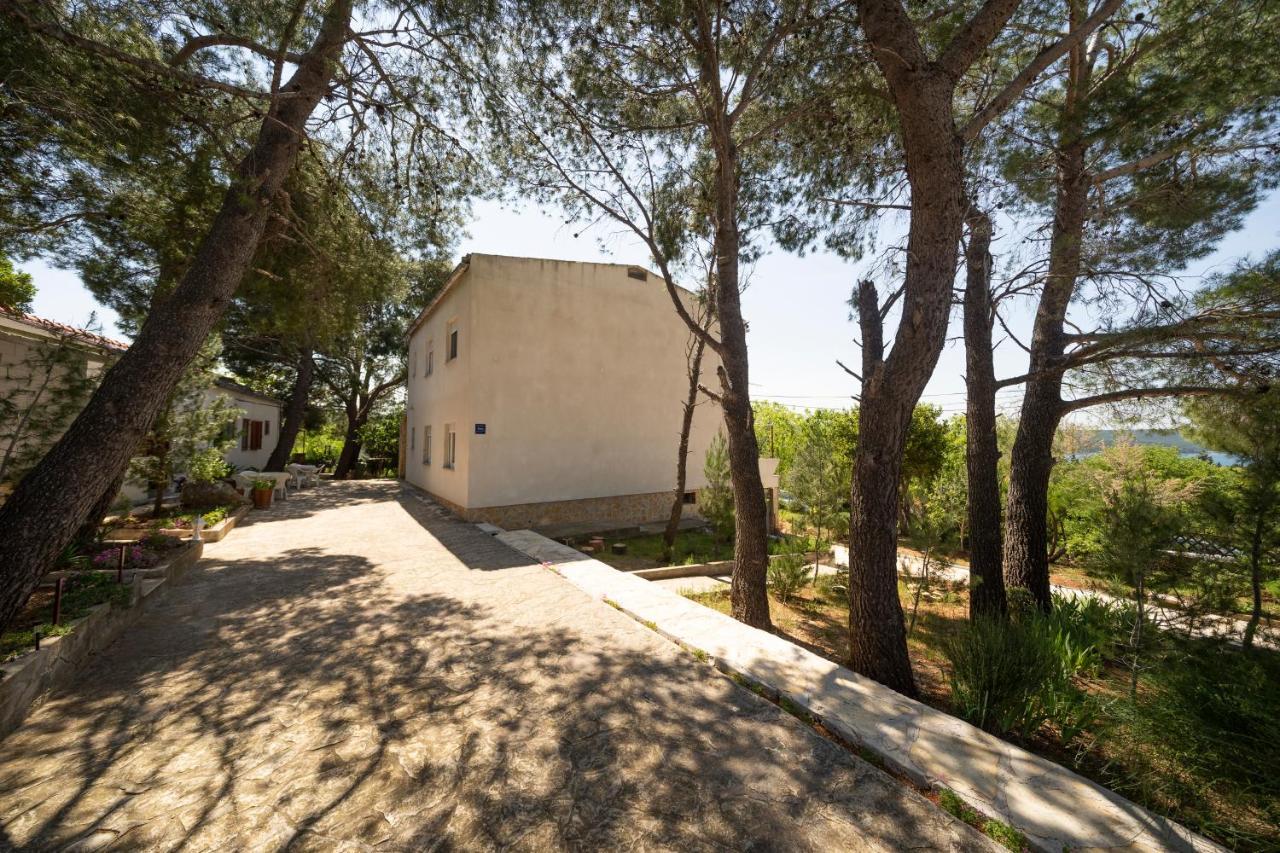 Studio Apartman Ema Gornji Karin Exterior photo